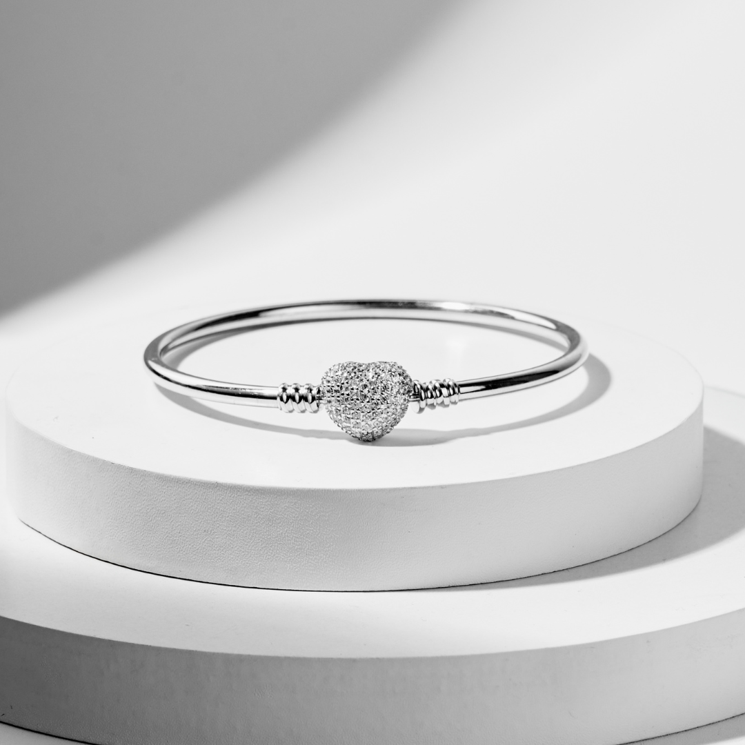 Glowtag - Brazalete Rígido con Broche de Corazón con Zirconias - Club VIP - Silvertag Shop