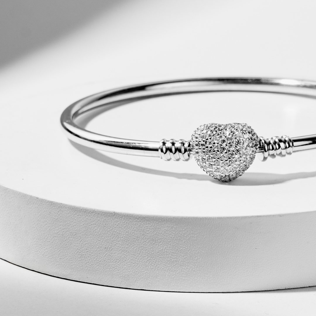 Glowtag - Brazalete Rígido con Broche de Corazón con Zirconias - Club VIP - Silvertag Shop