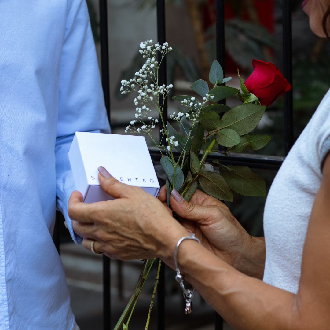 Elevate the gifting experience.